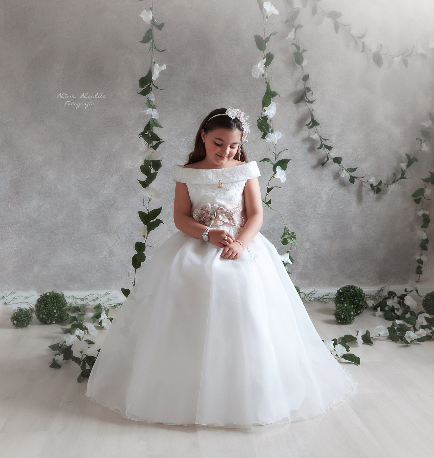 Aline Alcalde Fotografía - foto-grafo-comunion-en-estudio-fotografi-a-arti-stica-de-comunio-n-con-hermanos-collado-villalba-1.jpg