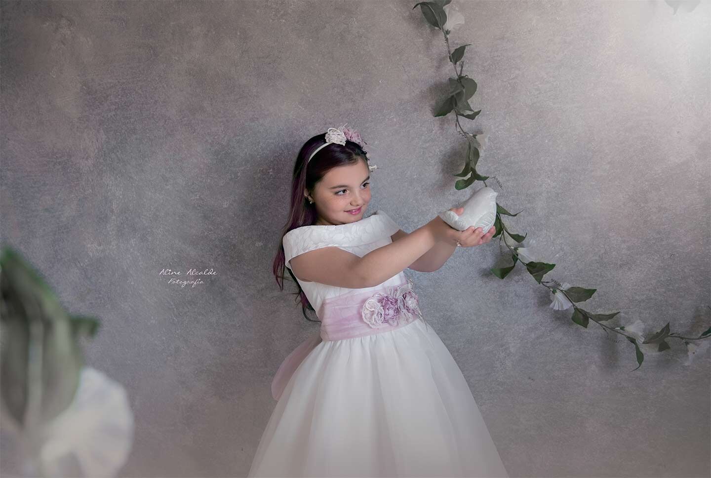 Aline Alcalde Fotografía - sesio-n-fotos-comunion-en-estudio-madrid-elegante-collado-villalba.jpg