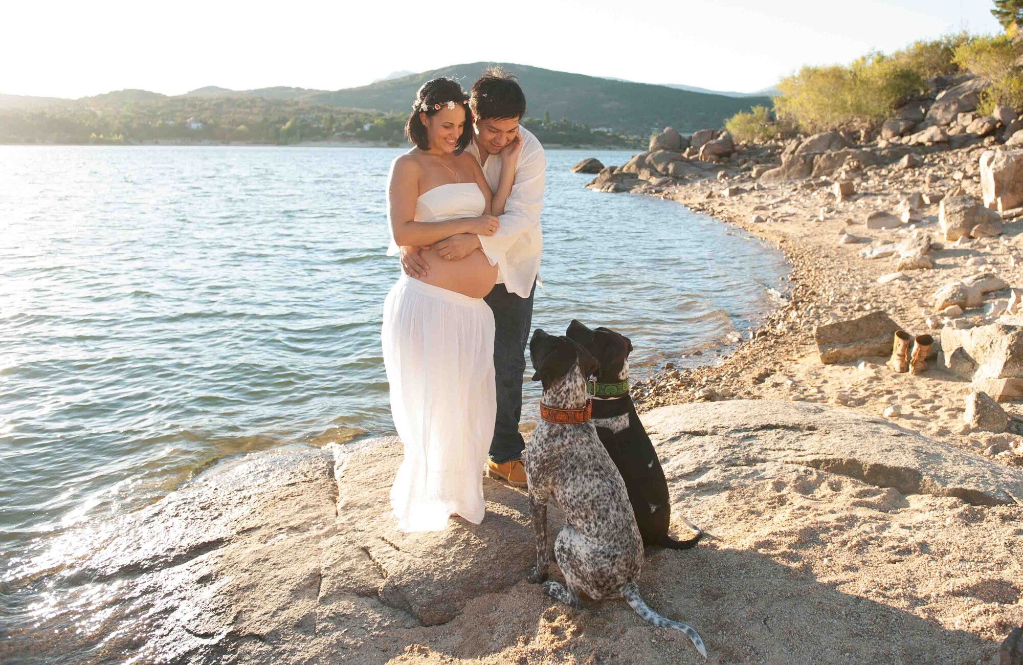 Aline Alcalde Fotografía - sesio-n-de-fotos-premama-fotos-embarazo-exterior-campo-naturaleza-madrid-sesio-n-premama-en-pareja-con-mascotas.jpg