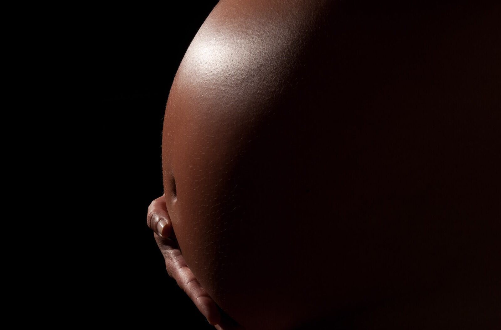 Aline Alcalde Fotografía - sesion-estudio-embarazada-fotografo-embarazadas-madrid-en-pareja-diferentes-artisticas-alinealcaldefotografia-09-1.jpg
