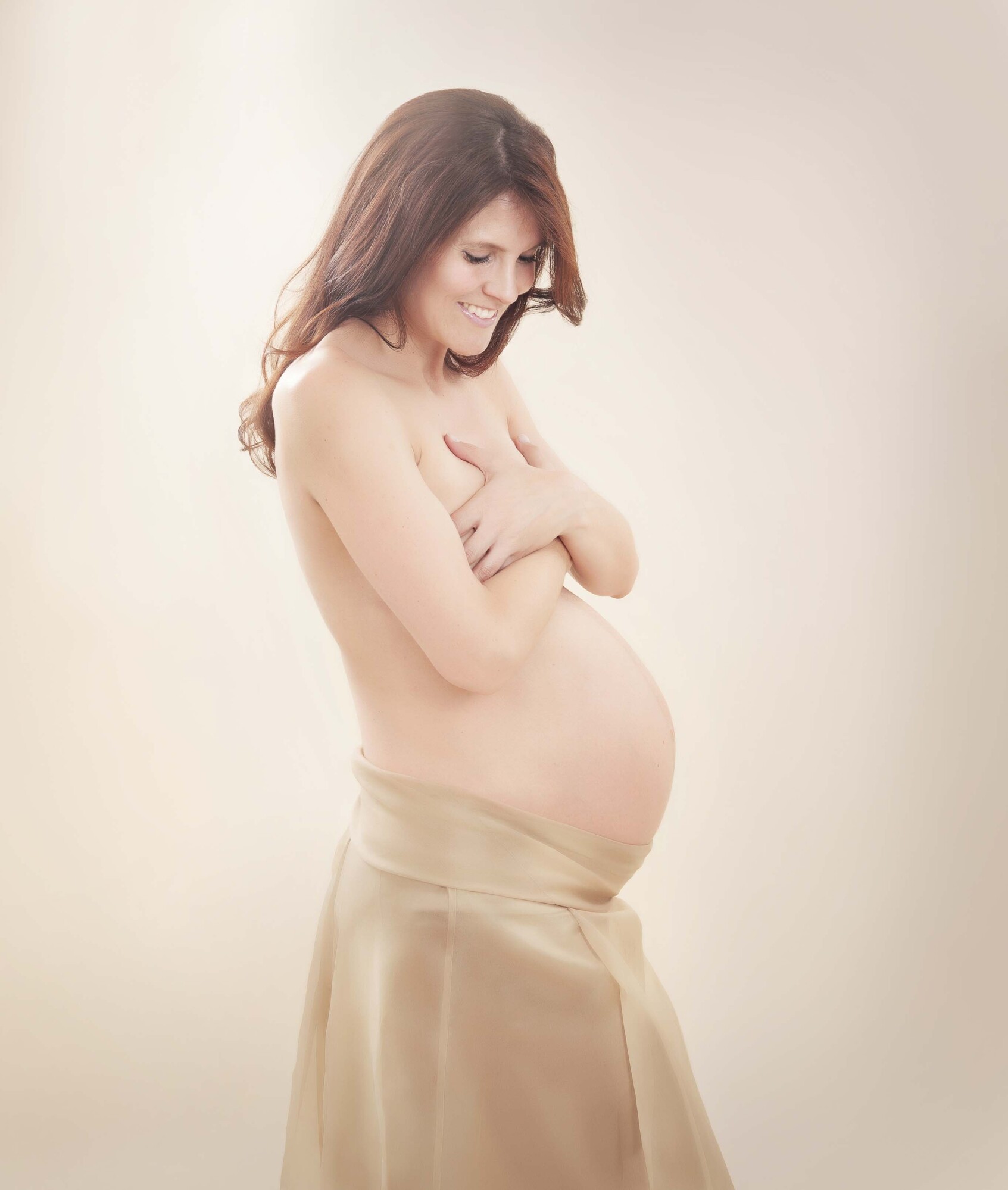 Aline Alcalde Fotografía - sesion-estudio-embarazada-fotografo-embarazadas-reportaje-de-fotos-de-embarazo-arti-tico-en-madrid-diferentes-divertidas-alinealcaldefotografia-09.jpg